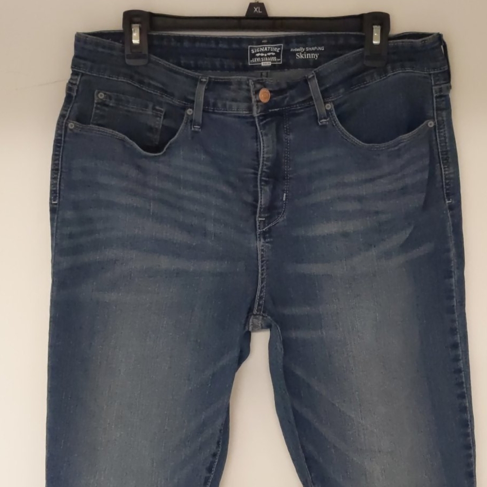 Levi's Signature Totally Shaping Skinny Jeans 16M